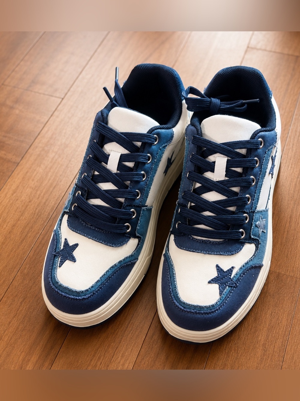 Dream Pairs Navy and White Star Sneakers